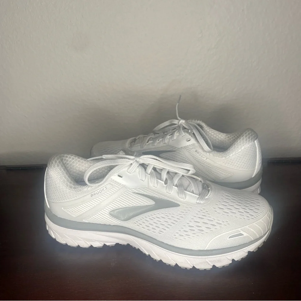 Brooks Adrenaline GTS 18 White Sneaker Size 9 - Picture 2 of 15